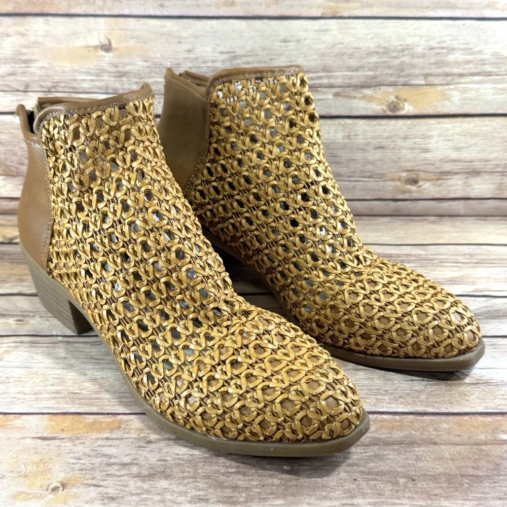 DV Dolce VIta Womens Tan Brown Faux Leather Koda Bohemian Woven Ankle Boots 9.5